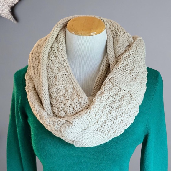 Blu by Trendsblue Acrylic Cable Knit Infinity Scarf - Picture 1 of 8